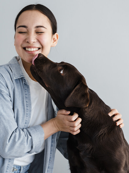 nutrapet-qualitaet-verantwortung-rezeptur-540x720 Hundehalterin mit Labrador – Qualität von NutraPet beginnt in der Rezeptur, für Tier und Mensch nachvollziehbar